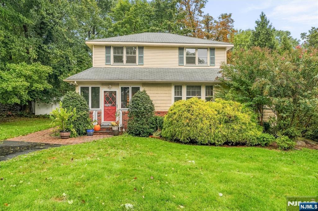149 W Grand Avenue - Photo 2