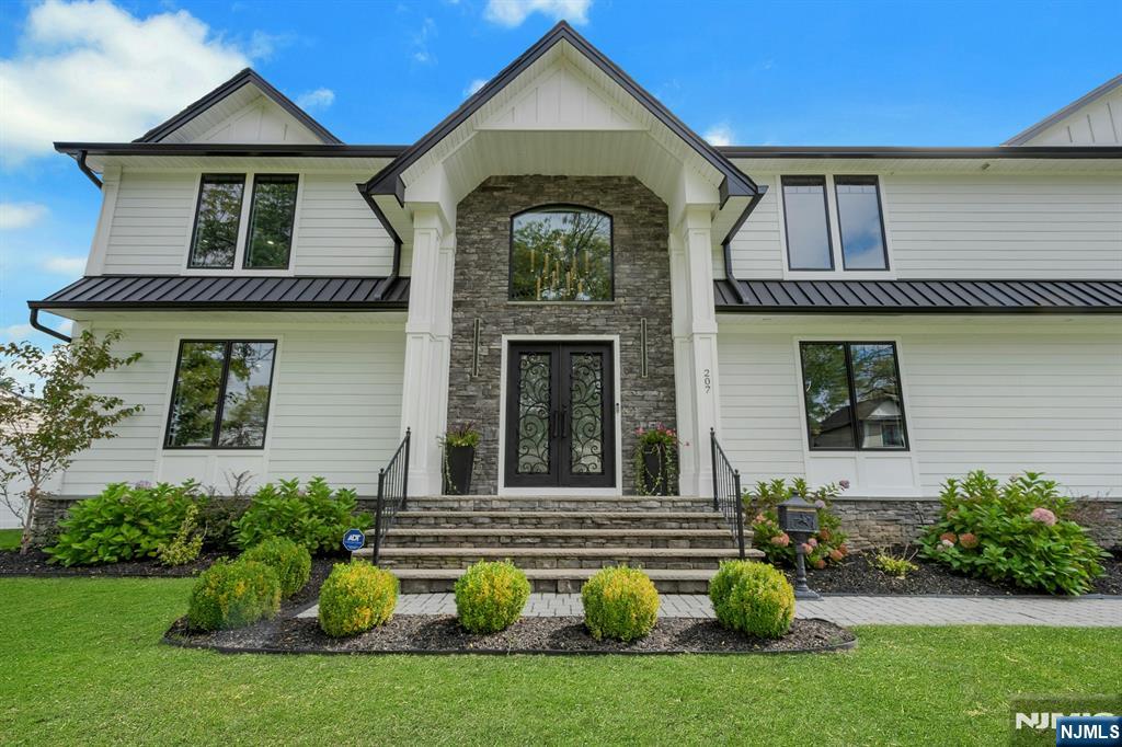 Photo 3 of Single family home for sale at 207 Wilsey Ct, Paramus, NJ 07652 | MLS# 26037234 | Listing updated on 2026-10-05