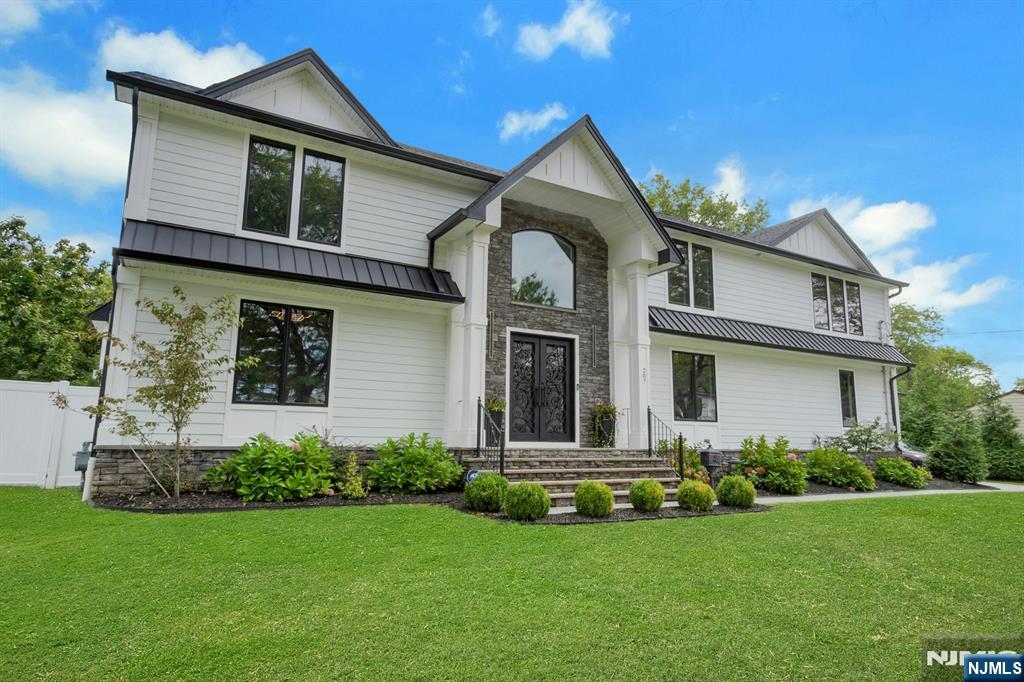 Photo 3 of Single family home for sale at 207 Wilsey Ct, Paramus, NJ 07652 | MLS# 26037234 | Listing updated on 2026-10-05