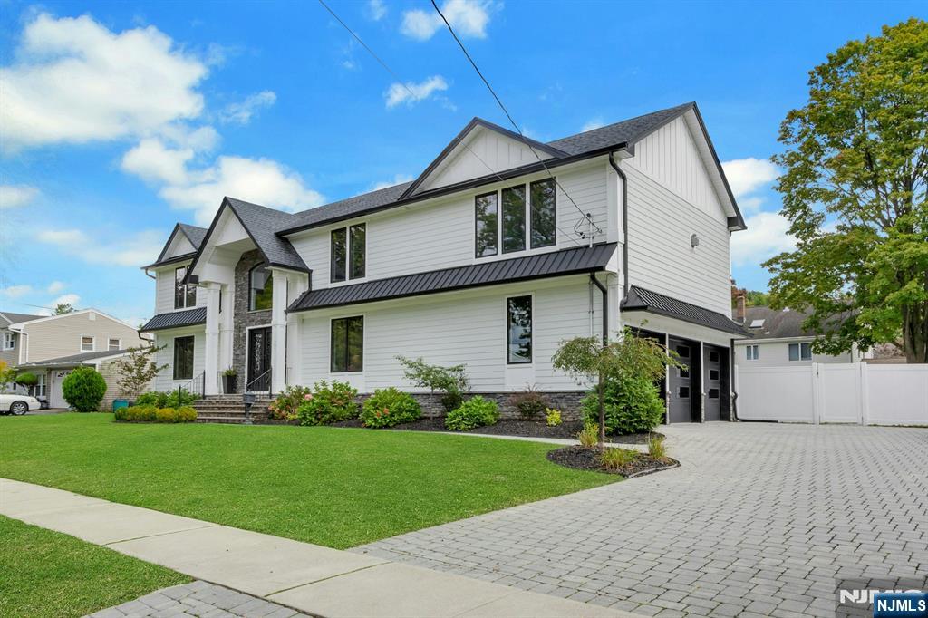 Photo 4 of Single family home for sale at 207 Wilsey Ct, Paramus, NJ 07652 | MLS# 26037234 | Listing updated on 2026-10-05