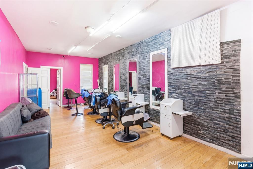 145 Summer Avenue - Photo 3