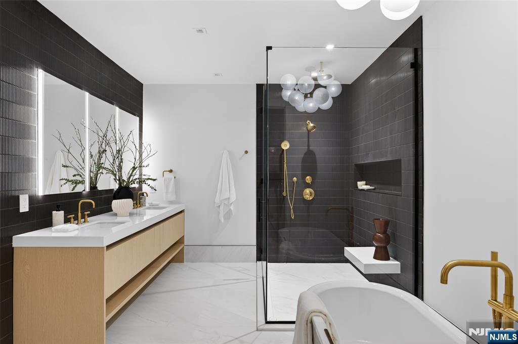 16-18 Paris Avenue #3 — photo 17