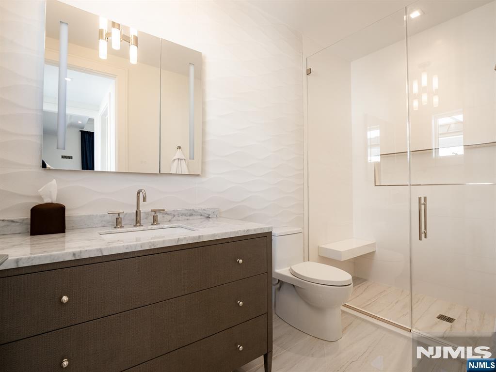 16-18 Paris Avenue #4 — photo 19