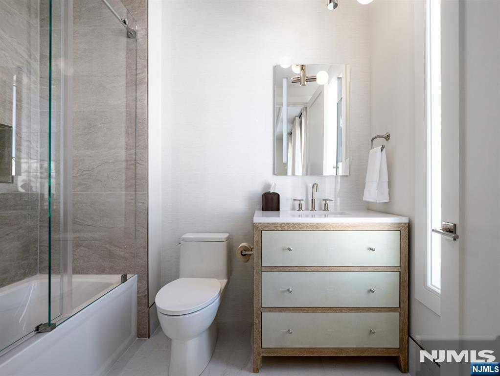16-18 Paris Avenue #4 — photo 22