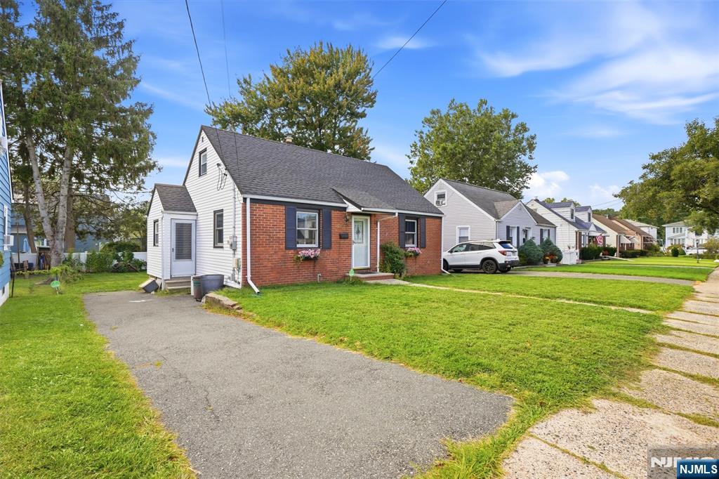 211 Martin Avenue - Photo 3