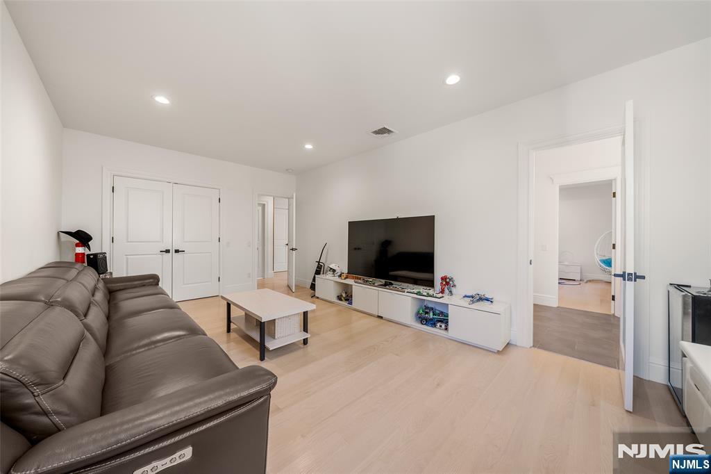 355 Summit Street — photo 30
