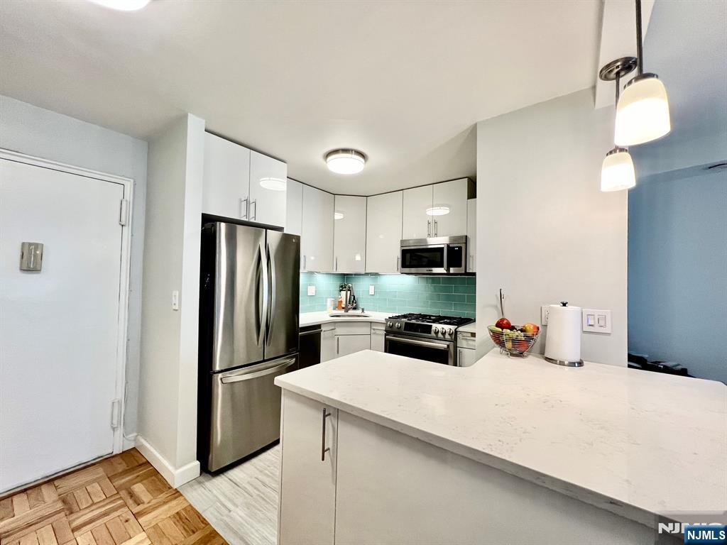 2100 Linwood Avenue 17E - Photo 4