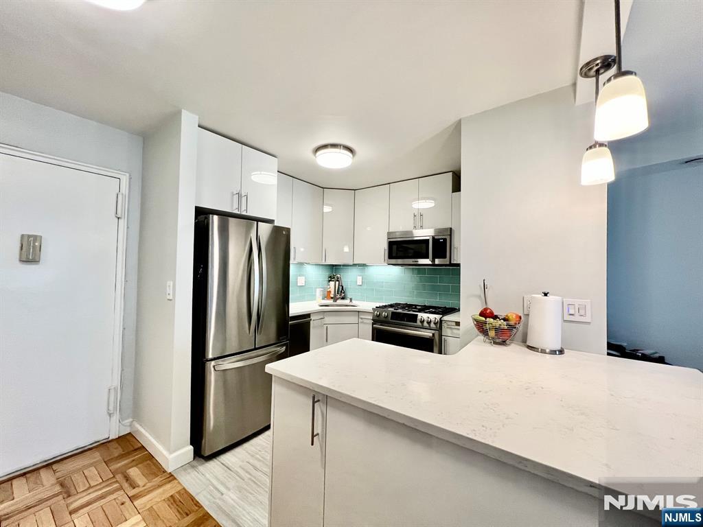 Photo 3 of House for sale at 2100 Linwood Ave #17E, Fort Lee, NJ 07024 | MLS# 26037283 | Listing updated on 2026-10-07