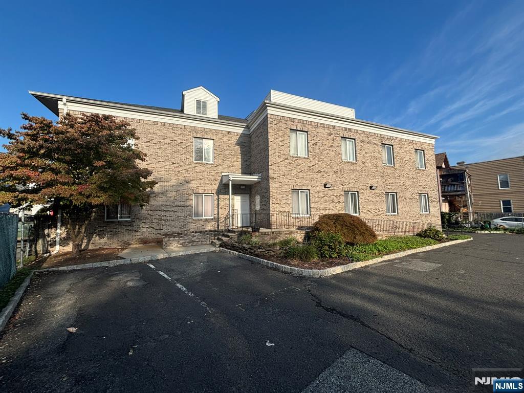 265 Broad Street - Photo 2