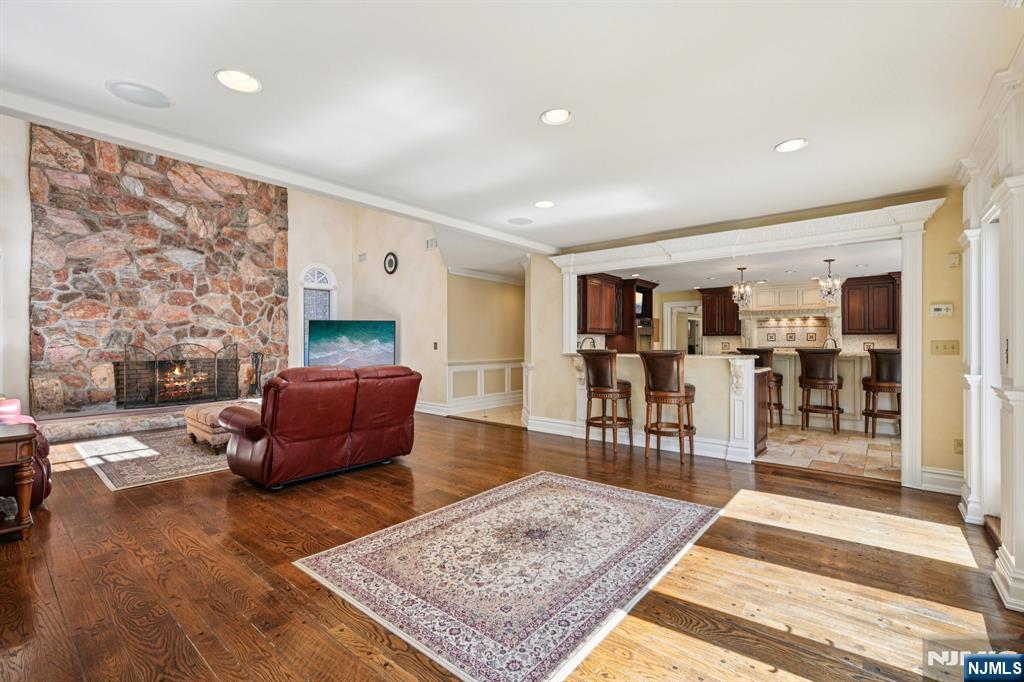 416 Devonshire Drive — photo 11