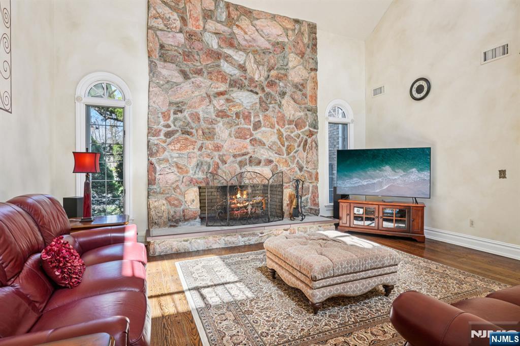 416 Devonshire Drive — photo 13