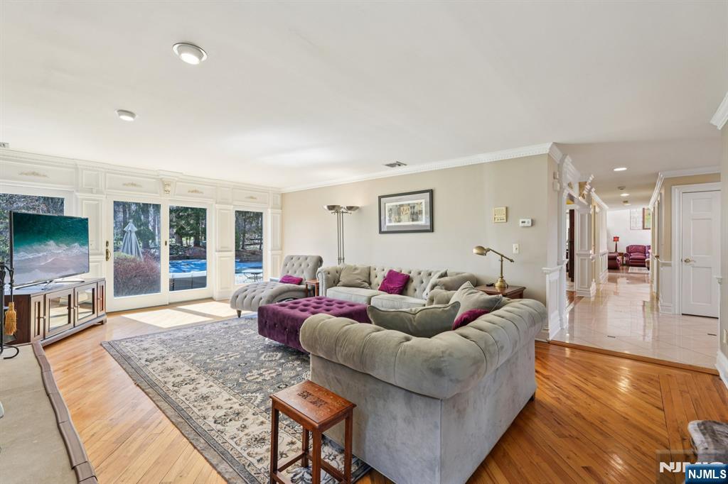 416 Devonshire Drive — photo 9