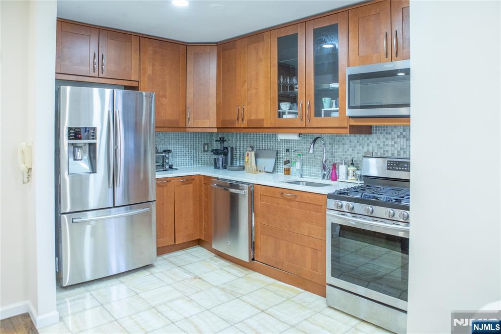3060 Edwin Avenue 2C - Photo 3