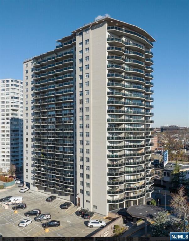2077 Center Avenue 7J
