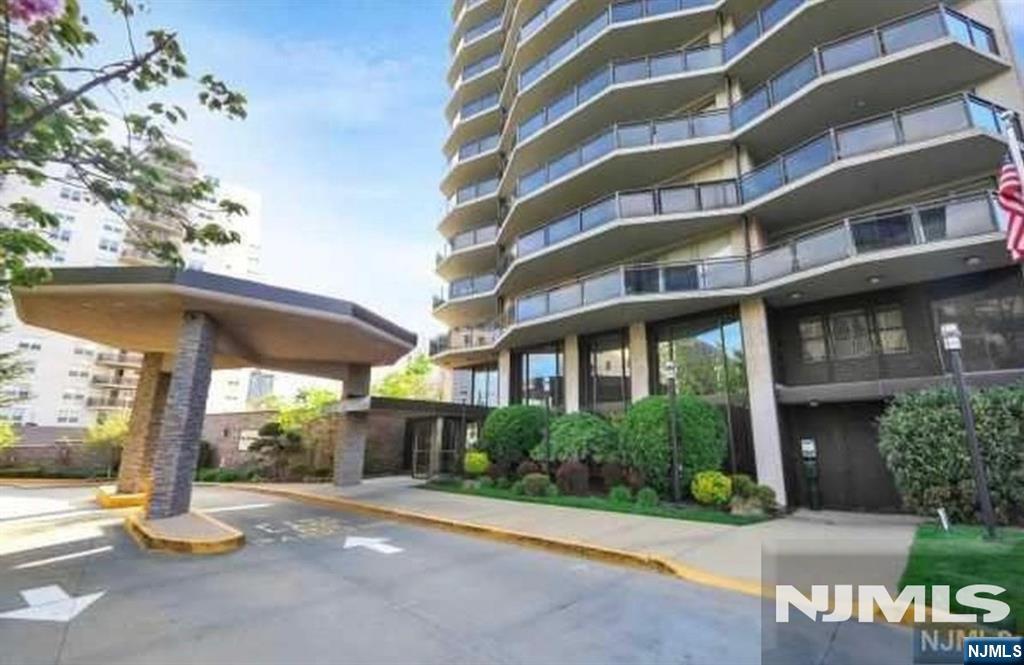 Photo 2 of Condo for sale at 2077 Center Ave #7J, Fort Lee, NJ 07024 | MLS# 26037295 | Listing updated on 2026-10-07