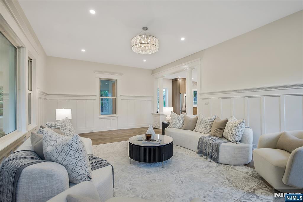 555 Mountain Avenue — photo 14
