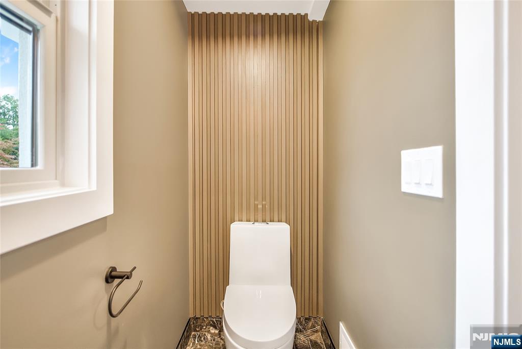 555 Mountain Avenue — photo 16