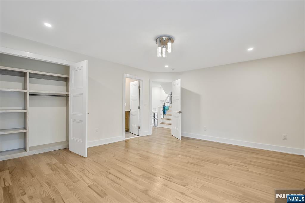 555 Mountain Avenue — photo 26