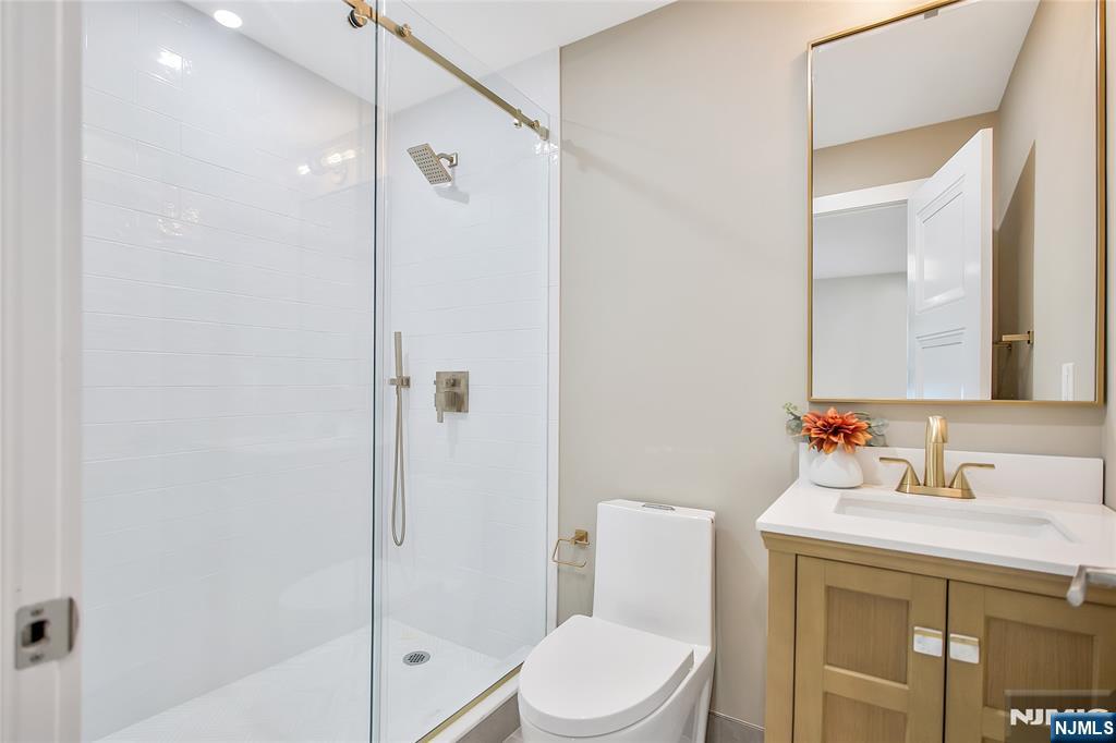 555 Mountain Avenue — photo 27
