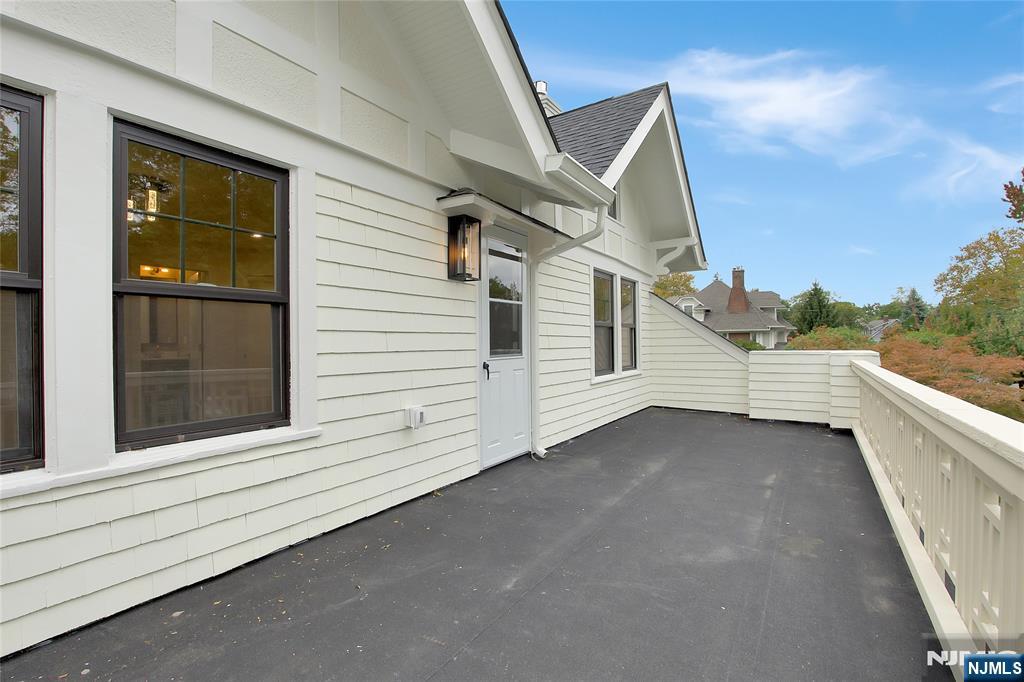 555 Mountain Avenue — photo 28