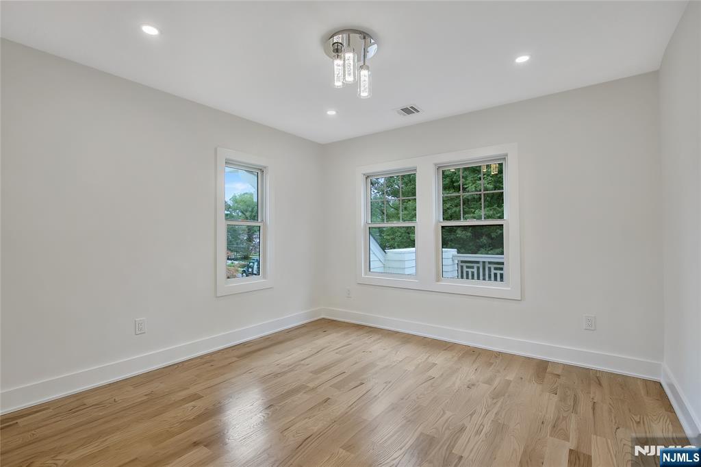 555 Mountain Avenue — photo 29