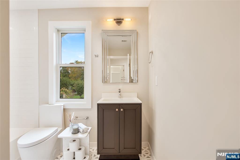555 Mountain Avenue — photo 30