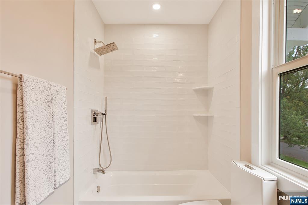 555 Mountain Avenue — photo 31