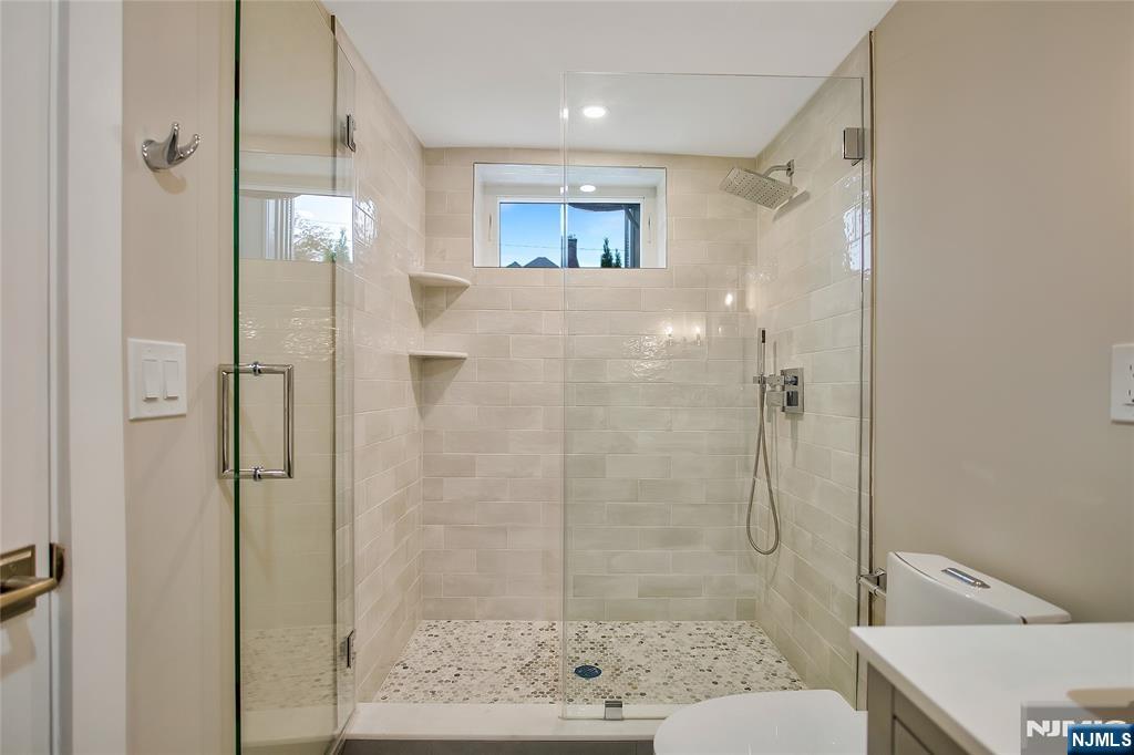 555 Mountain Avenue — photo 37
