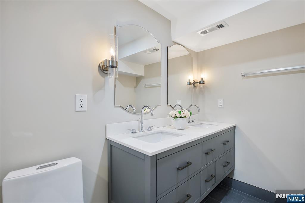 555 Mountain Avenue — photo 38