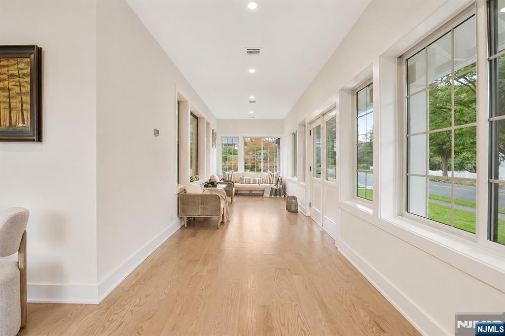 555 Mountain Avenue - Photo 5