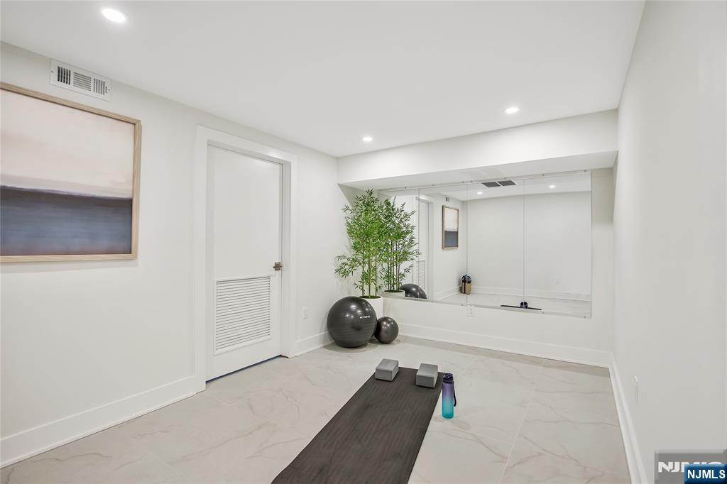 555 Mountain Avenue — photo 41