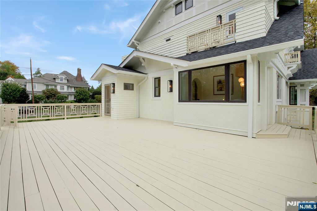 555 Mountain Avenue — photo 42