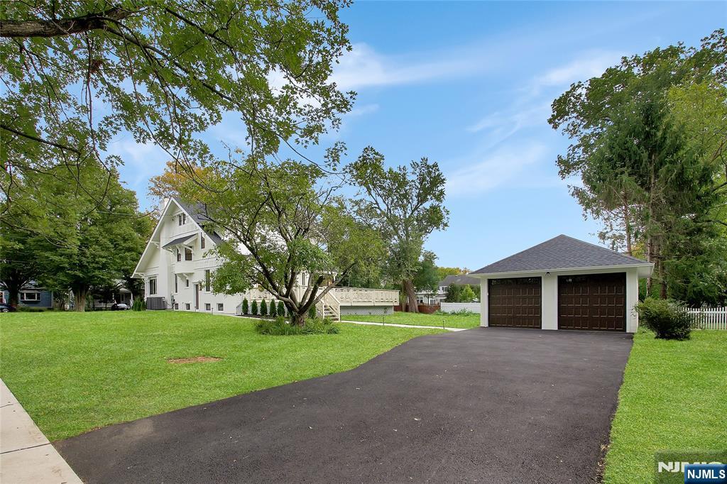 555 Mountain Avenue — photo 44