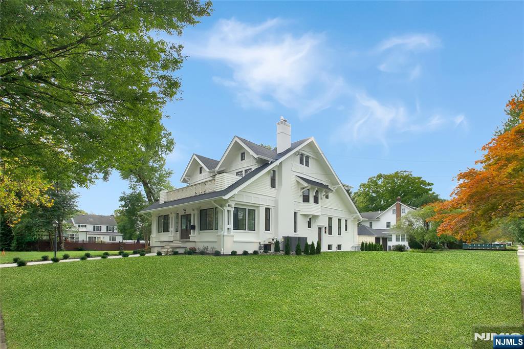 555 Mountain Avenue — photo 45
