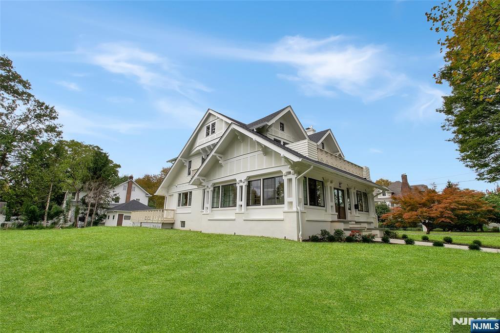 555 Mountain Avenue — photo 46