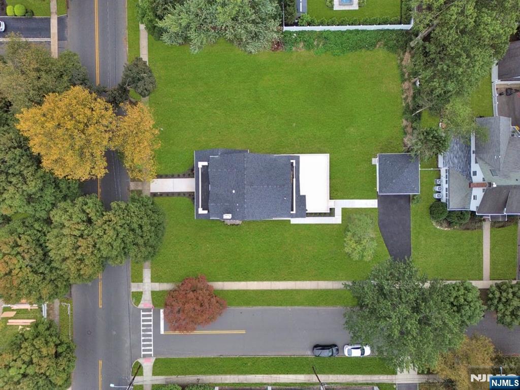555 Mountain Avenue — photo 47