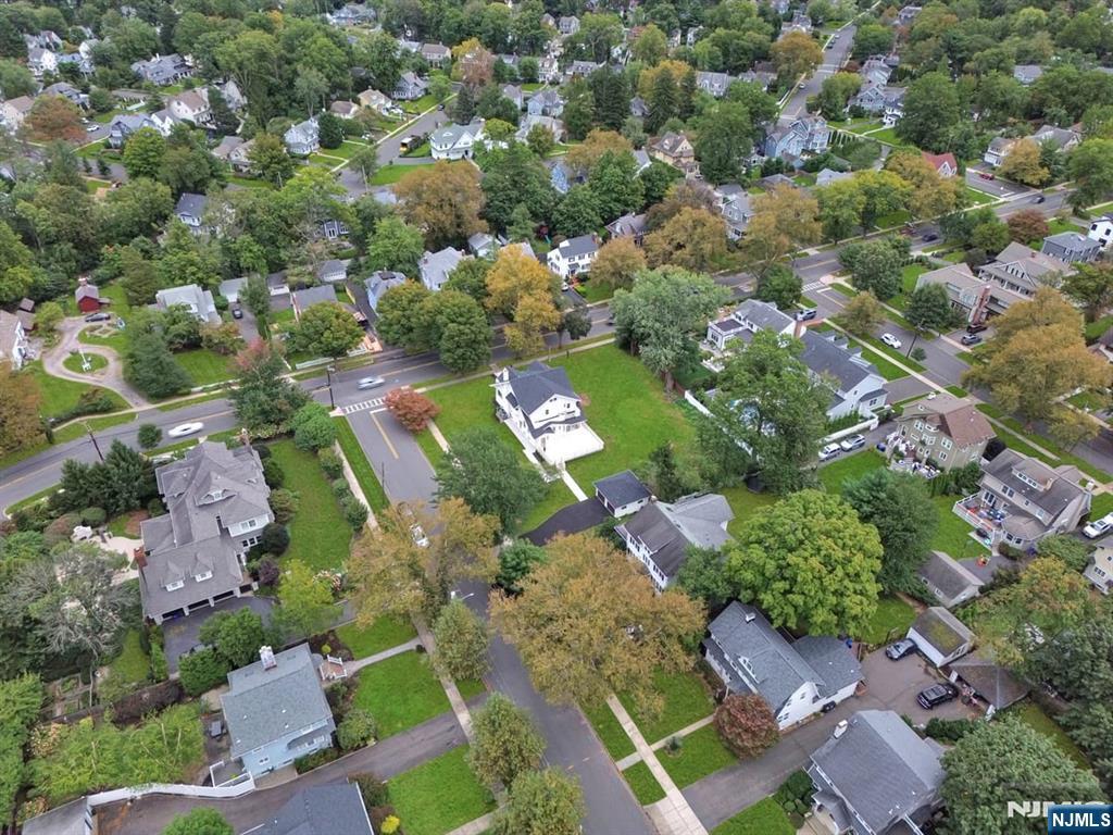 555 Mountain Avenue — photo 49