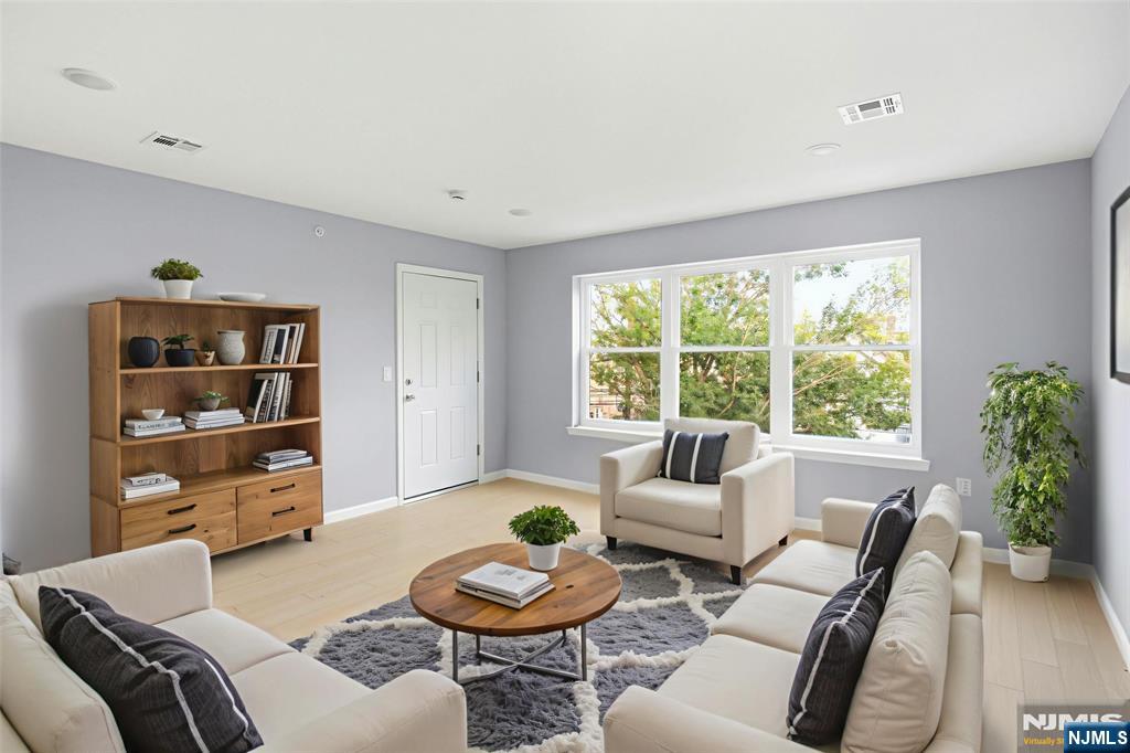 388 Summer Avenue - Photo 3