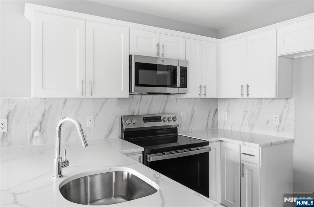 388 Summer Avenue - Photo 5
