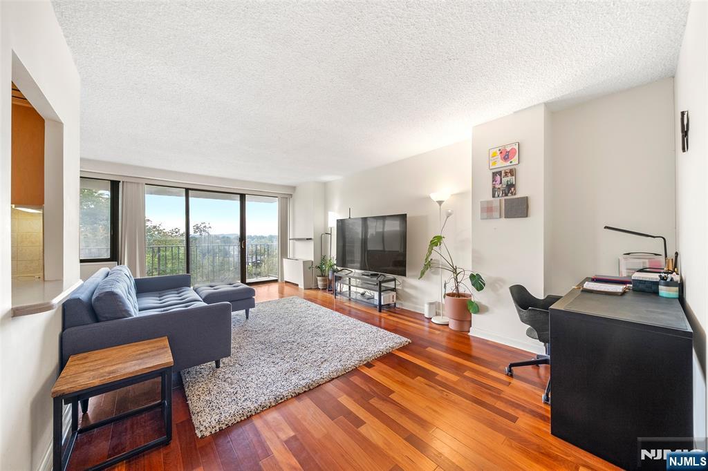 277 Prospect Avenue 6B - Photo 4