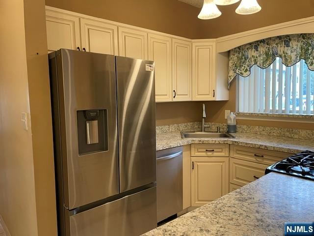 602 Brittany Drive - Photo 3