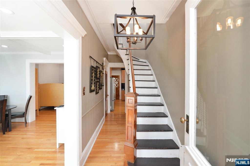 995 E Boulevard - Photo 2