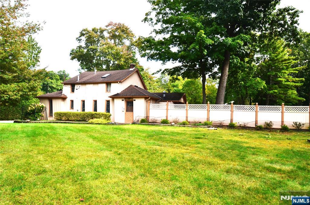 830 Circle Avenue - Photo 2