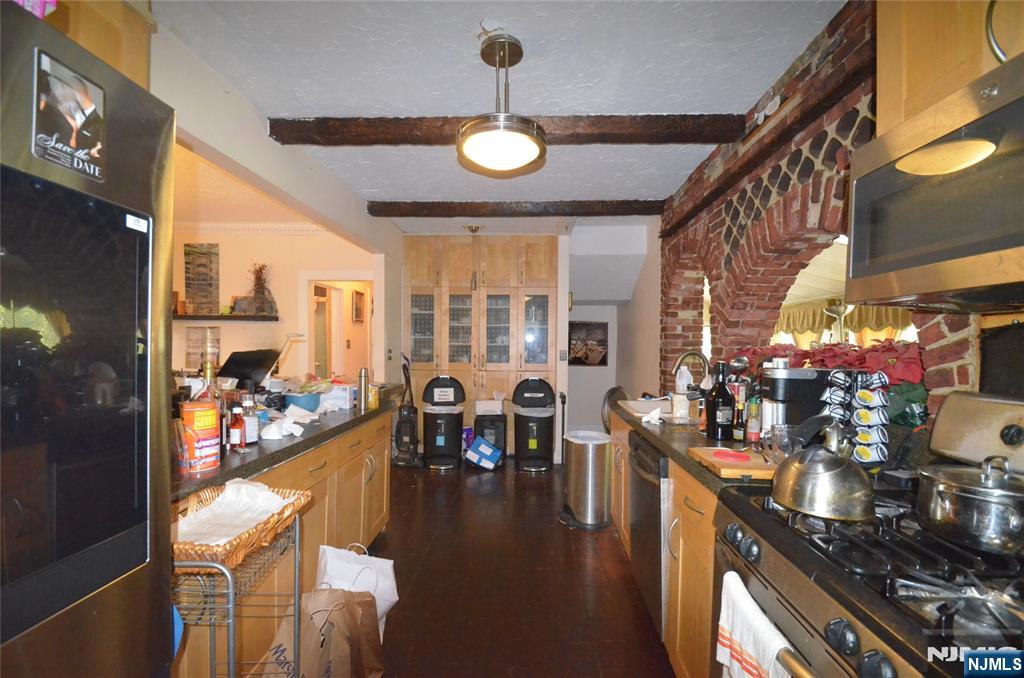 Photo 3 of Single family home for sale at 830 Circle Ave, Franklin Lakes, NJ 07417 | MLS# 26037398 | Listing updated on 2026-10-05