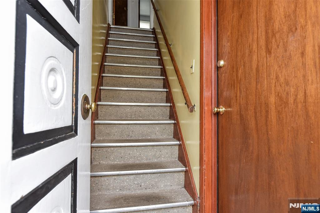391 Macarthur Avenue - Photo 3