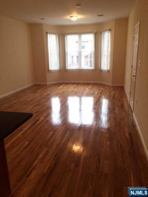 538 Hamilton Street 2 - Photo 2