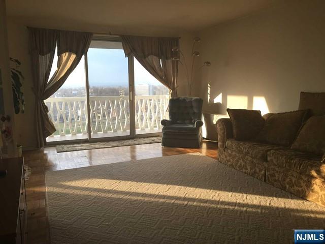 2000 Linwood Avenue 11B - Photo 2