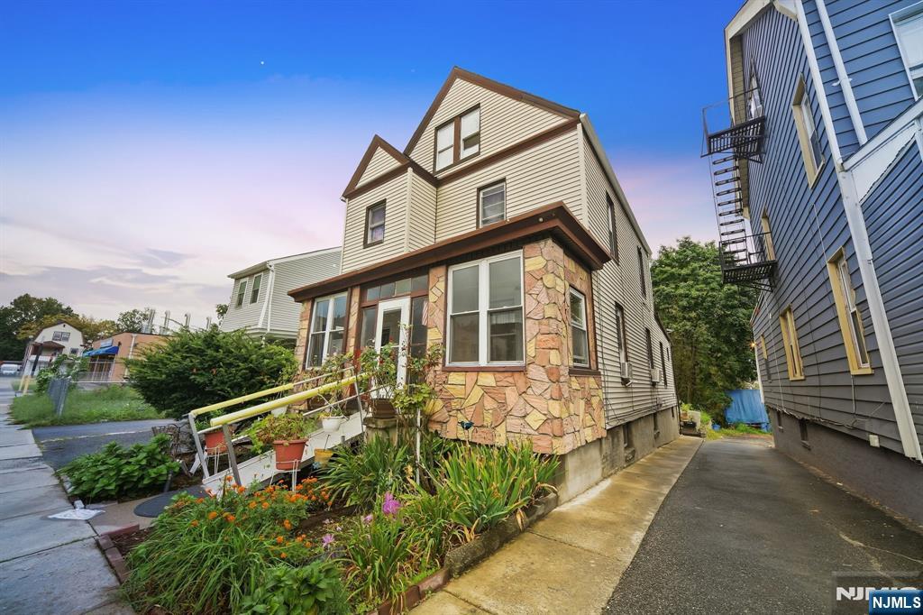 280 Lincoln Street - Photo 1