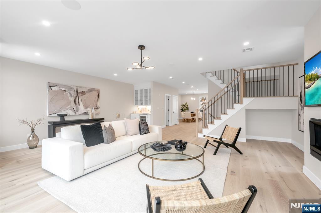 188 Broadway 4 - Photo 2