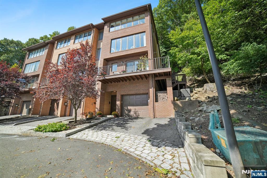 25 Yorkview Drive CN - Photo 1